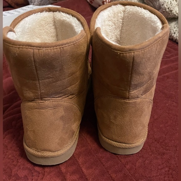 Old Navy Size 7 Chestnut Cozy-Bootie Low Top Faux Suede With‎ Fur Lining . - Picture 8 of 11